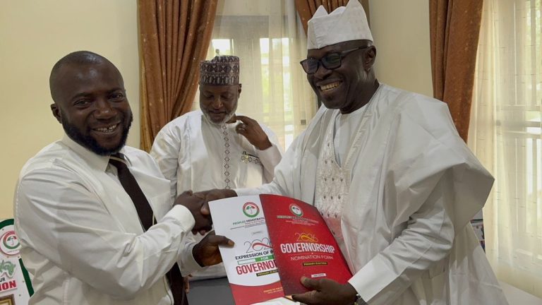 Abass Oloko, Arole, Declare Support for Arapaja’s Governorship Ambition After Submission of Nomination Forms 